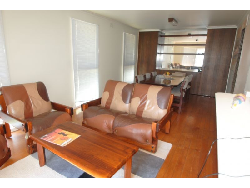 8 Glenwood Avenue, Glen Waverley VIC 3150