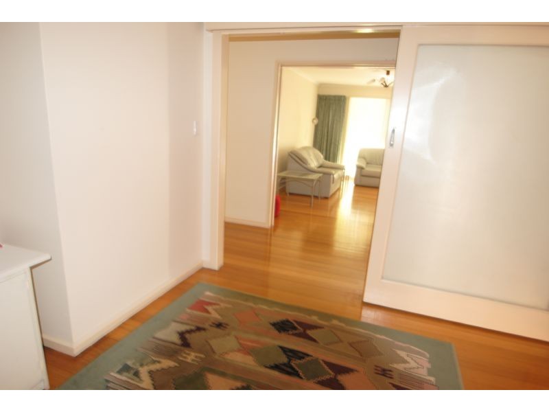 8 Glenwood Avenue, Glen Waverley VIC 3150