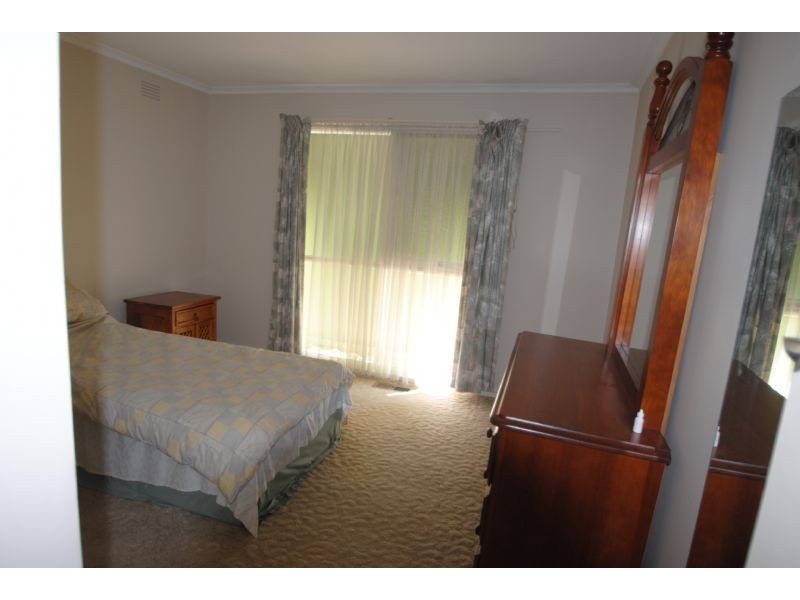 8 Glenwood Avenue, Glen Waverley VIC 3150