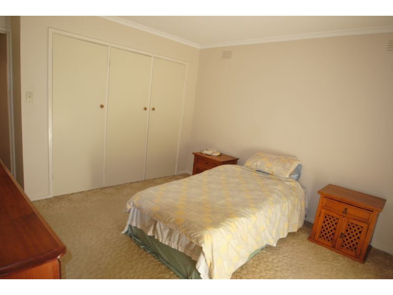 8 Glenwood Avenue, Glen Waverley VIC 3150