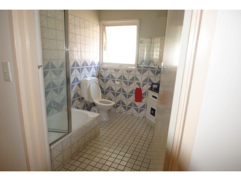 8 Glenwood Avenue, Glen Waverley VIC 3150