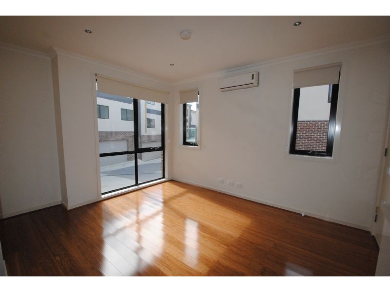 1/19-23 Hughes Street, Burwood VIC 3125