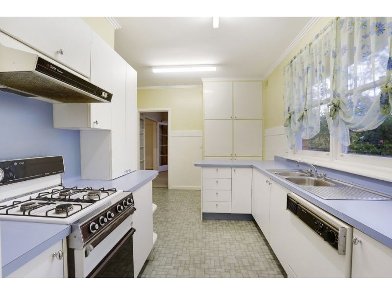 19 Grandview Road, Chadstone VIC 3148