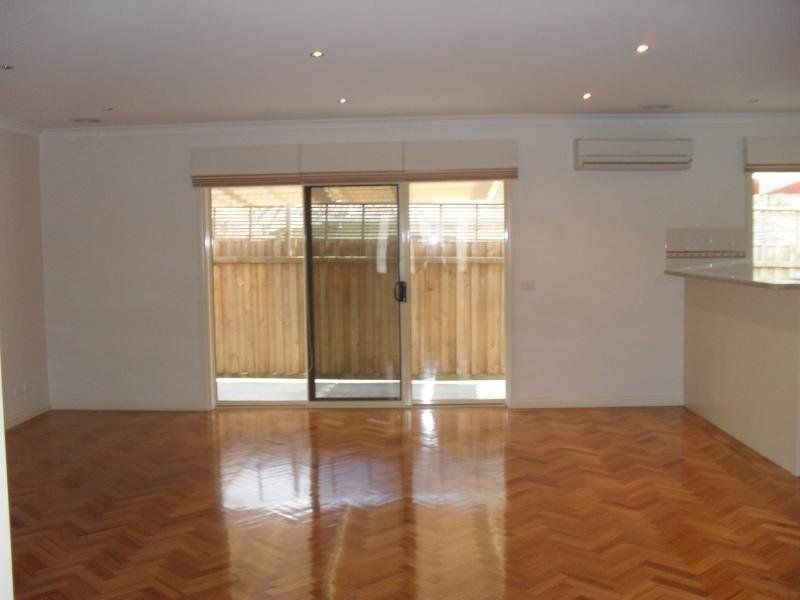 2/2 Maple Street, Bayswater VIC 3153