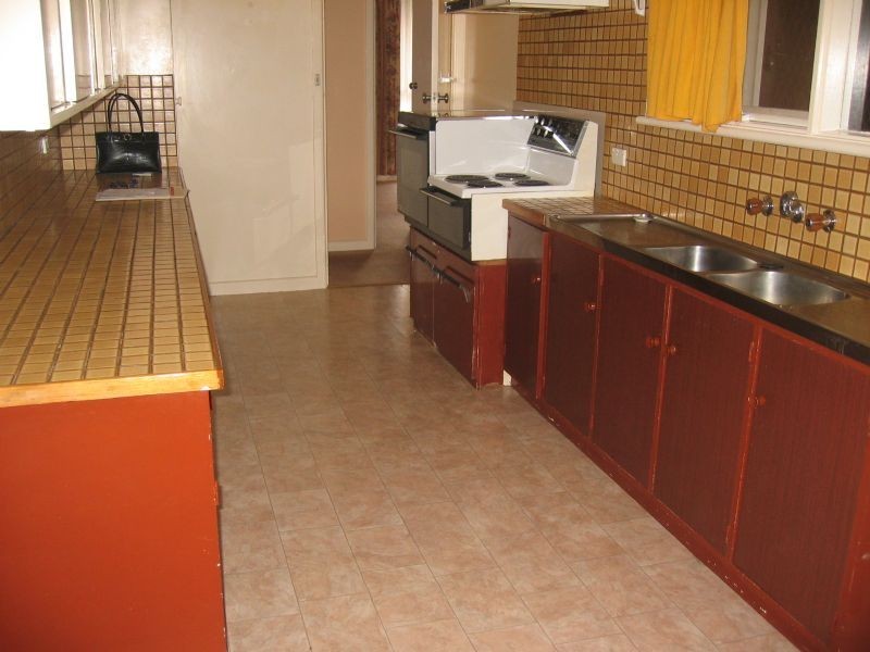 18 Amber Grove, Mount Waverley VIC 3149