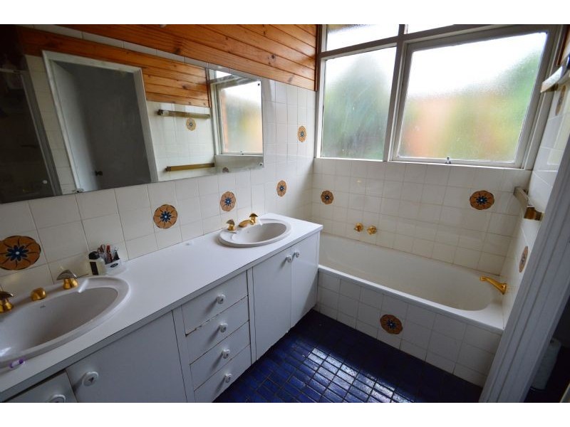 29 Johnson Drive, Glen Waverley VIC 3150