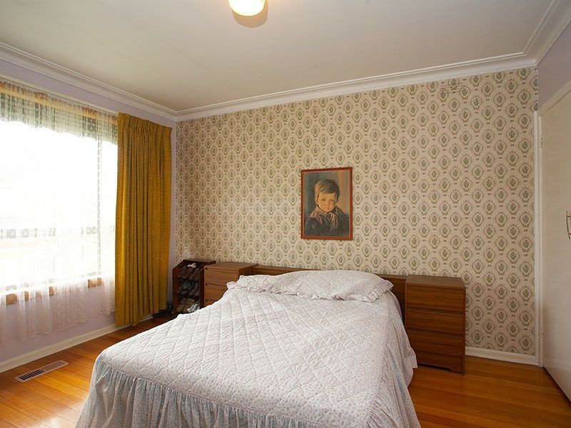 33 Palmbeach Crescent, Mount Waverley VIC 3149