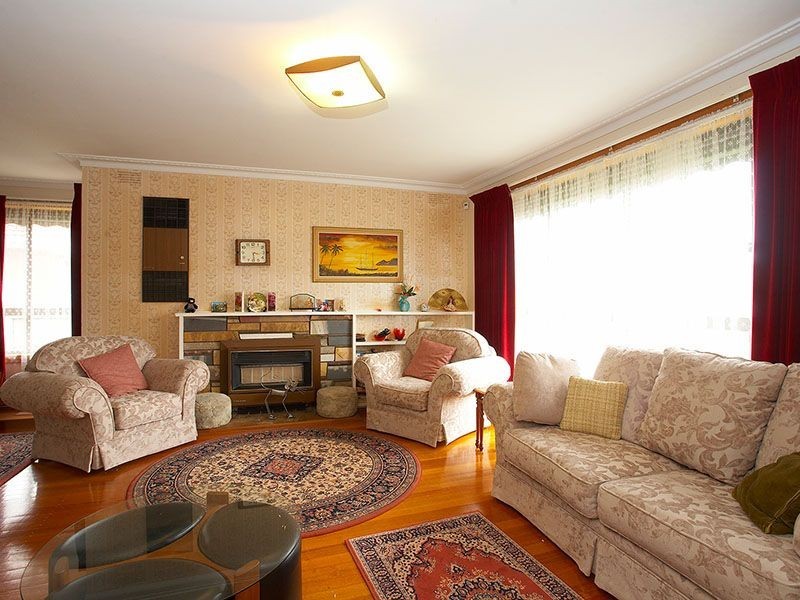 33 Palmbeach Crescent, Mount Waverley VIC 3149