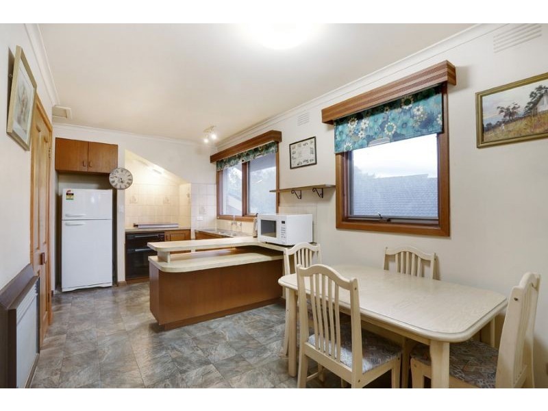 8 Crestmont Drive, Glen Waverley VIC 3150