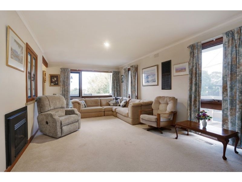 8 Crestmont Drive, Glen Waverley VIC 3150