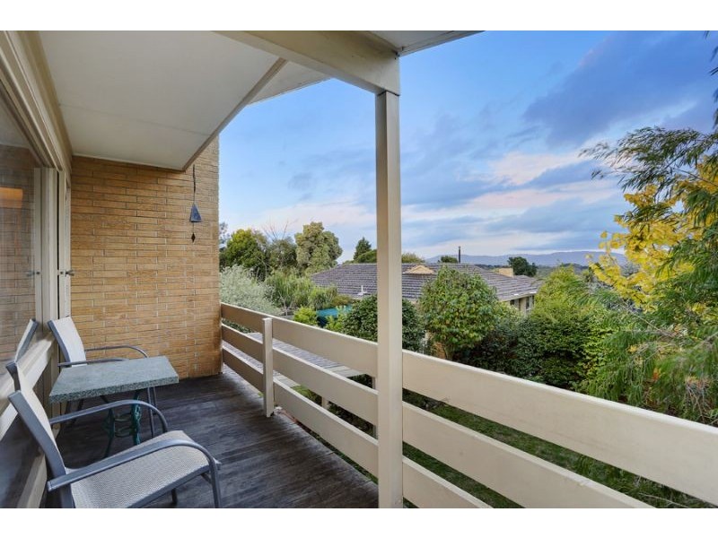 8 Crestmont Drive, Glen Waverley VIC 3150
