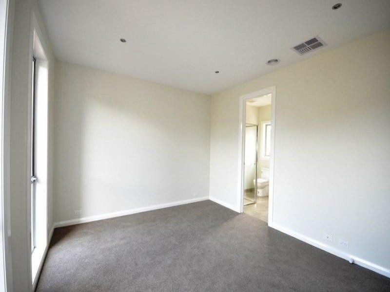 9 Carmody Street, Burwood VIC 3125