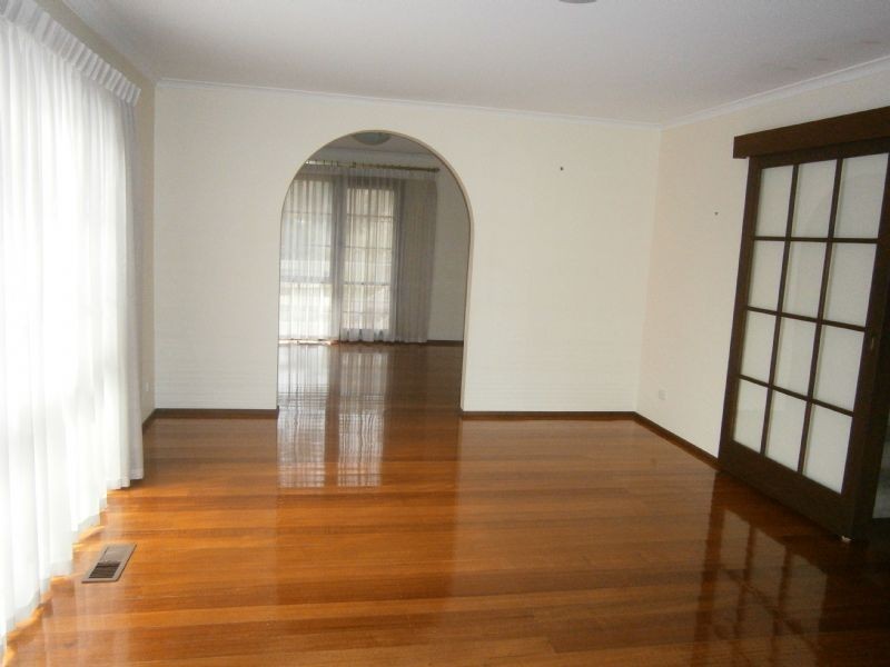 16 Madigan Drive, Glen Waverley VIC 3150