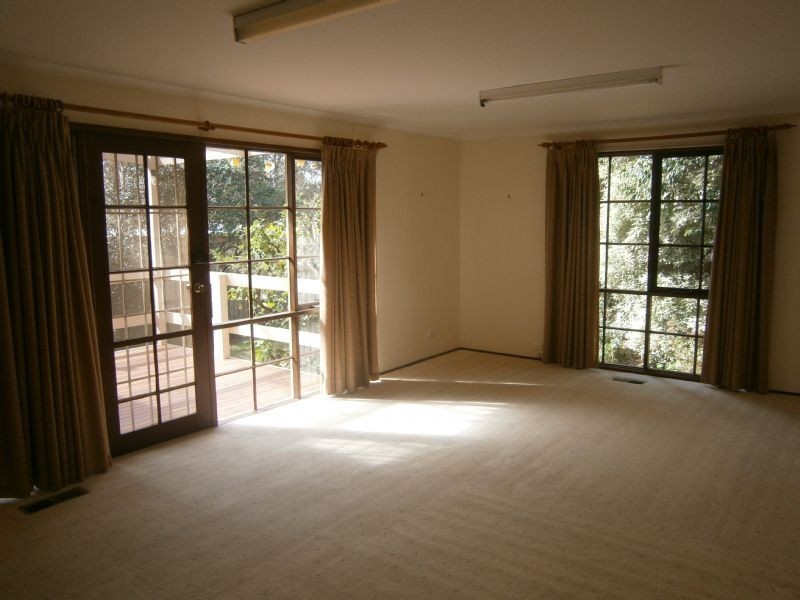 16 Madigan Drive, Glen Waverley VIC 3150