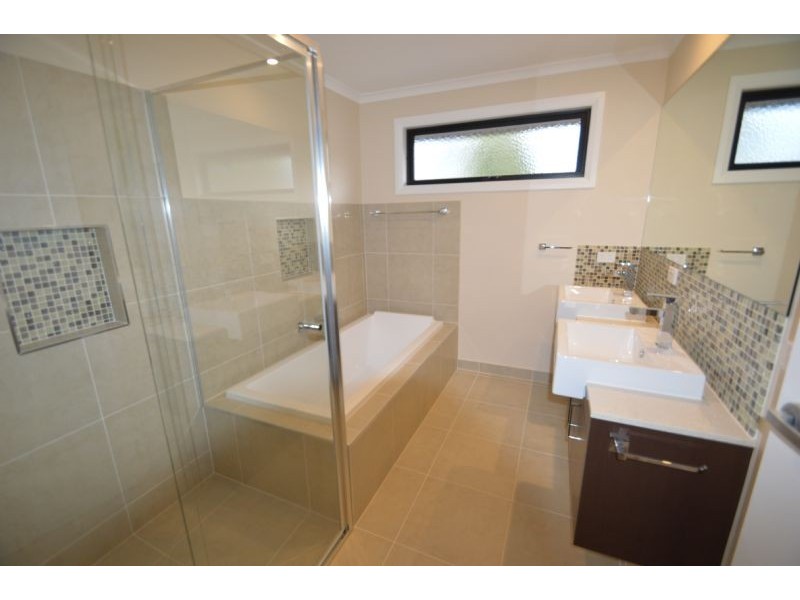 2B Oak Court, Mount Waverley VIC 3149