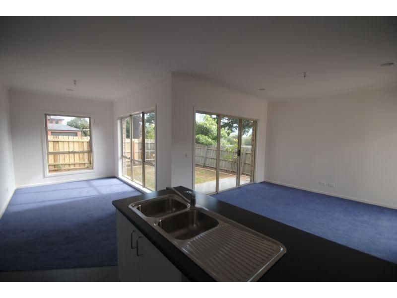 2/7 Kingsley Grove, Mount Waverley VIC 3149