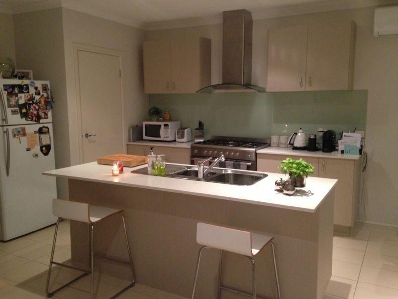 10 Moss Street, Cranbourne North VIC 3977