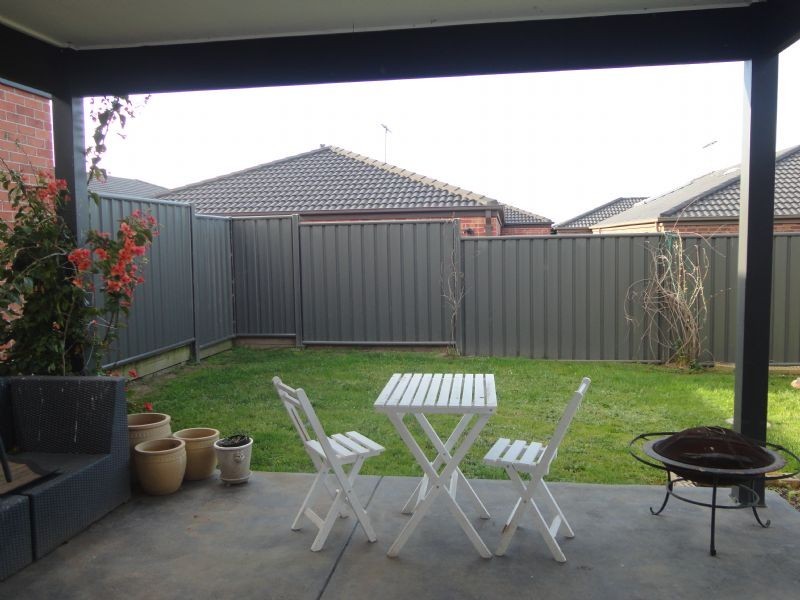 10 Moss Street, Cranbourne North VIC 3977