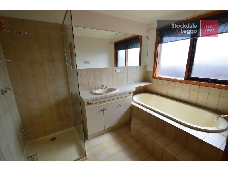 70 Viewmount Road, Glen Waverley VIC 3150