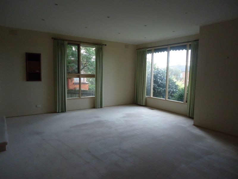 297 Gallaghers Road, Glen Waverley VIC 3150