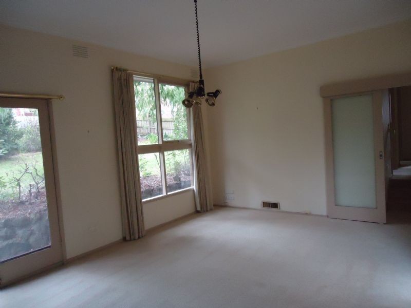 297 Gallaghers Road, Glen Waverley VIC 3150