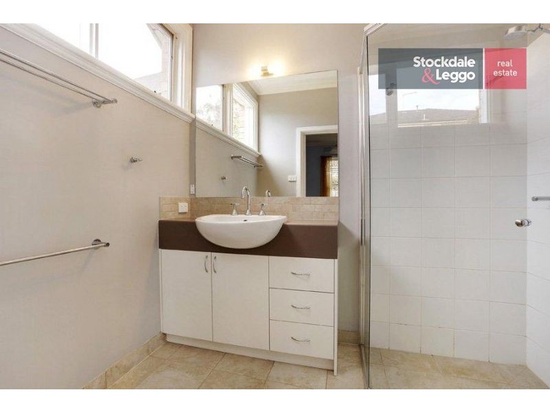 16 Imperial Avenue, Mount Waverley VIC 3149