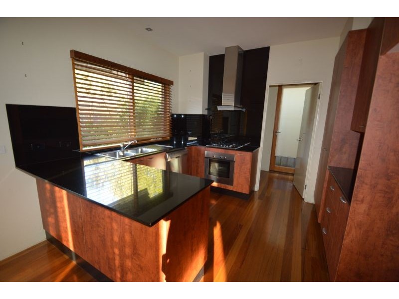 2/34 Pinewood Drive, Mount Waverley VIC 3149