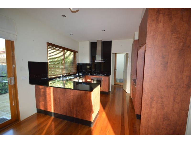 2/34 Pinewood Drive, Mount Waverley VIC 3149