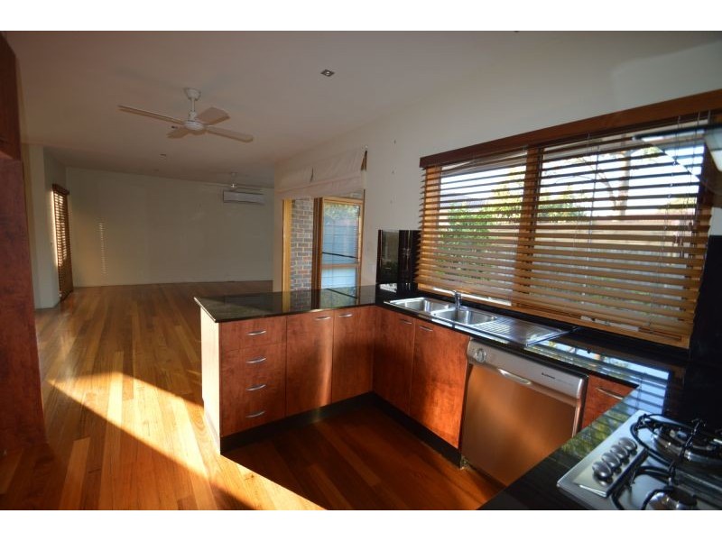 2/34 Pinewood Drive, Mount Waverley VIC 3149