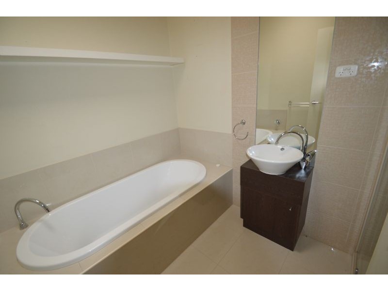 2/34 Pinewood Drive, Mount Waverley VIC 3149