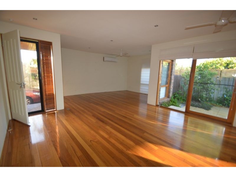 2/34 Pinewood Drive, Mount Waverley VIC 3149