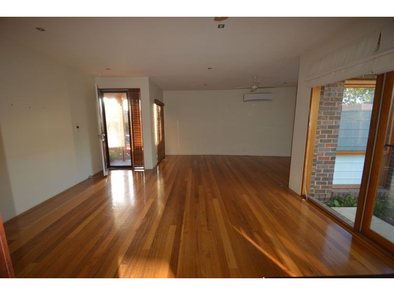 2/34 Pinewood Drive, Mount Waverley VIC 3149