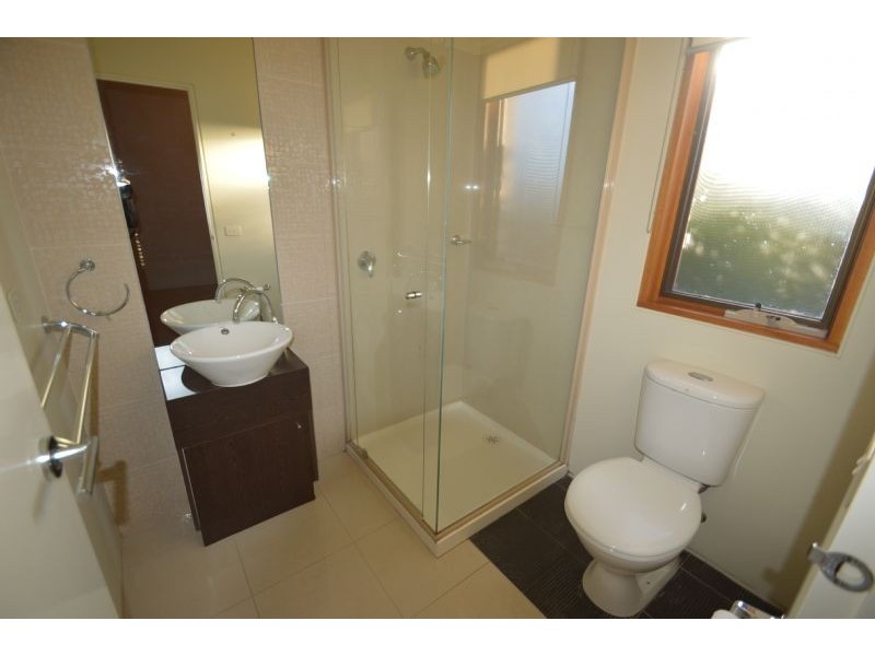 2/34 Pinewood Drive, Mount Waverley VIC 3149