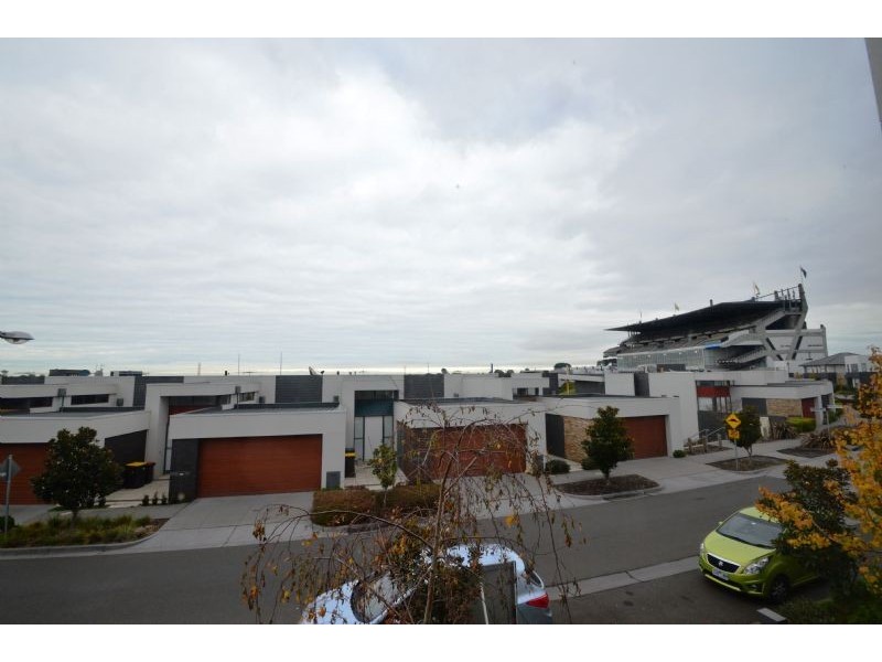 25 Waverley Park Drive, Mulgrave VIC 3170