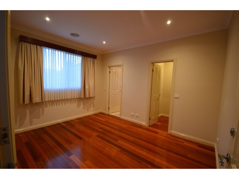 2/22 Roberts Street, Glen Waverley VIC 3150