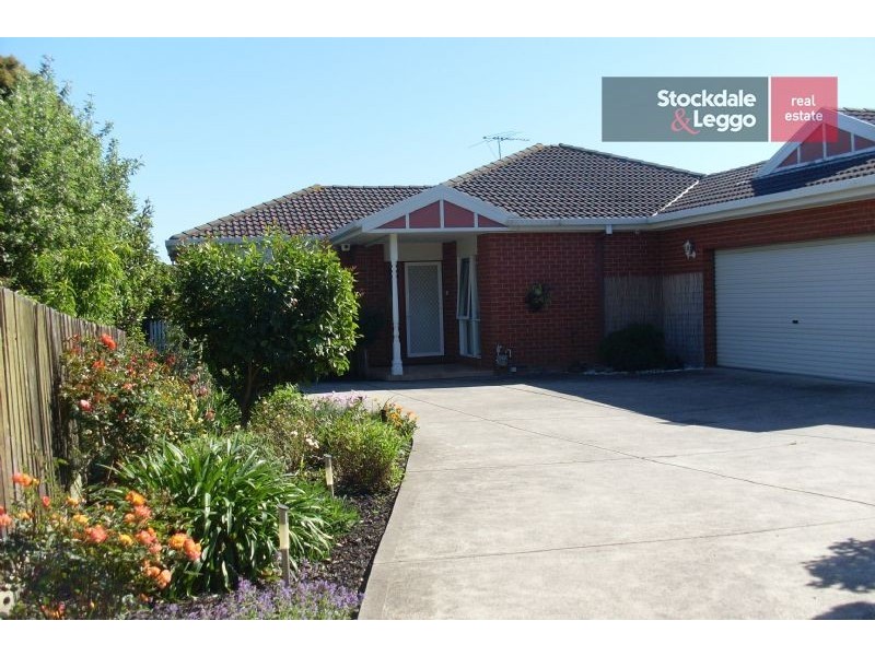 2/13 Moona Street, Burwood East VIC 3151