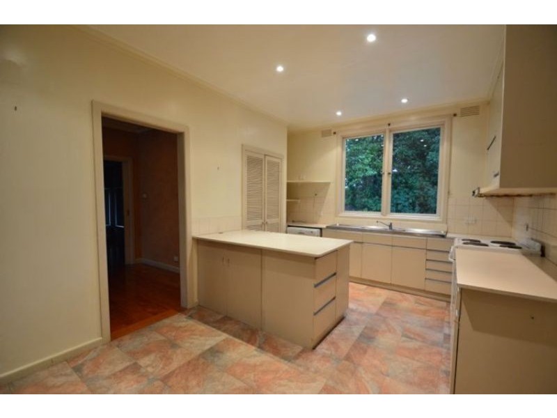 2 Kauri Grove, Glen Waverley VIC 3150