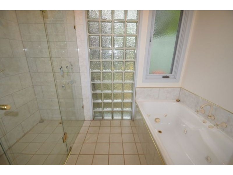 2 Kauri Grove, Glen Waverley VIC 3150