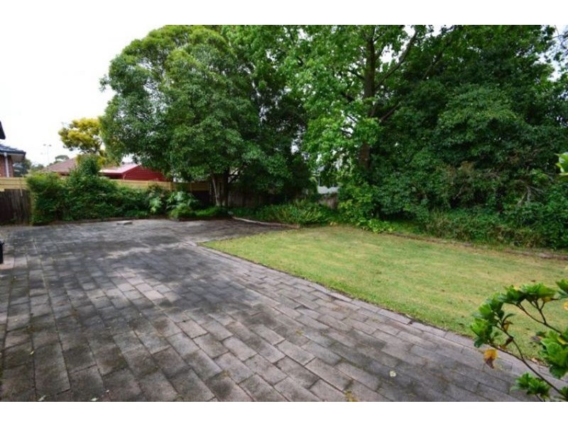 2 Kauri Grove, Glen Waverley VIC 3150