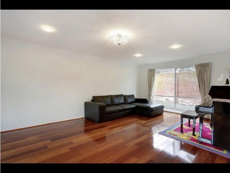 8 Miller Crescent, Mount Waverley VIC 3149