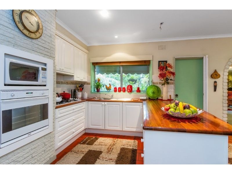 8 Walter Street, Glen Waverley VIC 3150