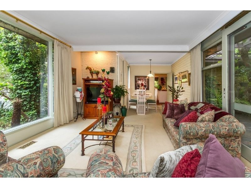 8 Walter Street, Glen Waverley VIC 3150