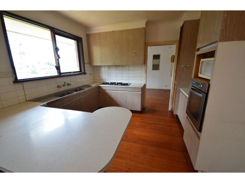 95 Hinkler Road East, Glen Waverley VIC 3150