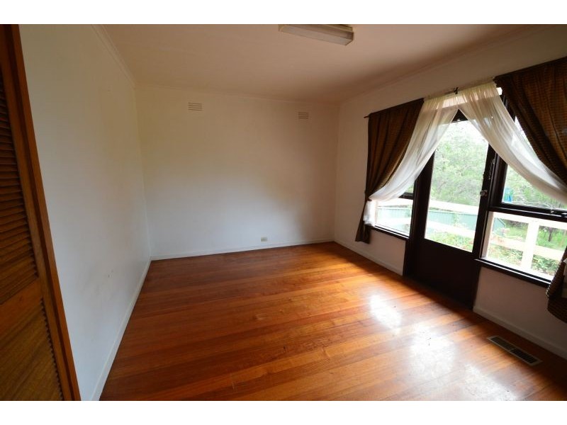 95 Hinkler Road East, Glen Waverley VIC 3150