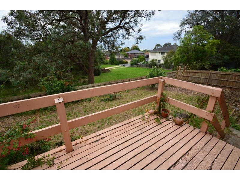 95 Hinkler Road East, Glen Waverley VIC 3150