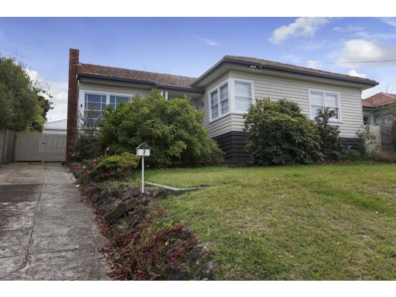 7 Carroll Grove, Mount Waverley VIC 3149
