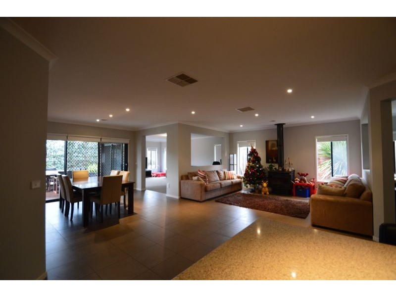 37 Camville Road, Mulgrave VIC 3170