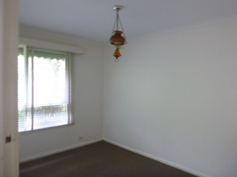 27 Wilson Road, Glen Waverley VIC 3150