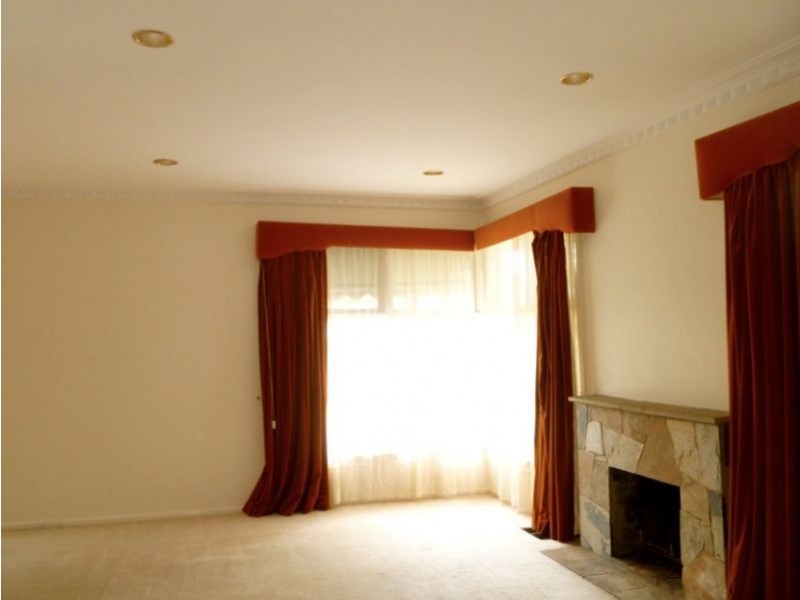 8 Meadow Crescent, Mount Waverley VIC 3149