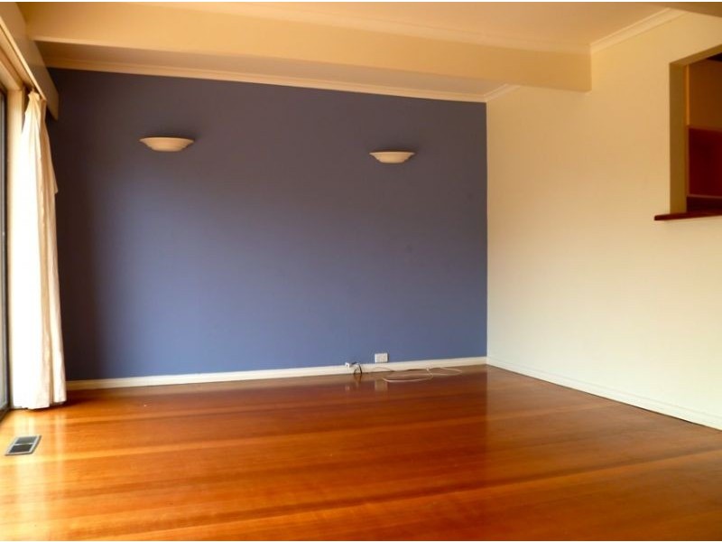 8 Meadow Crescent, Mount Waverley VIC 3149